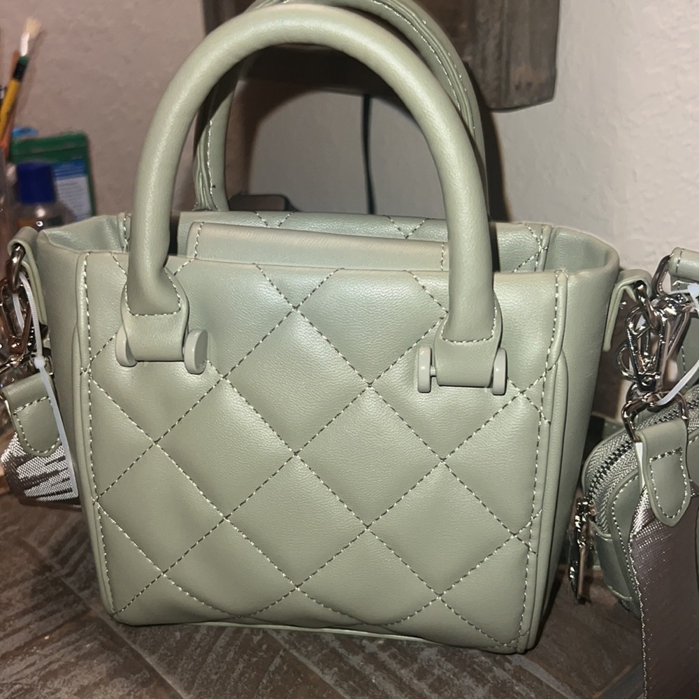 Sold elsewhere Steve Madden Bag. Comes with detachable crossbody strap and coin - Picture 8 of 9